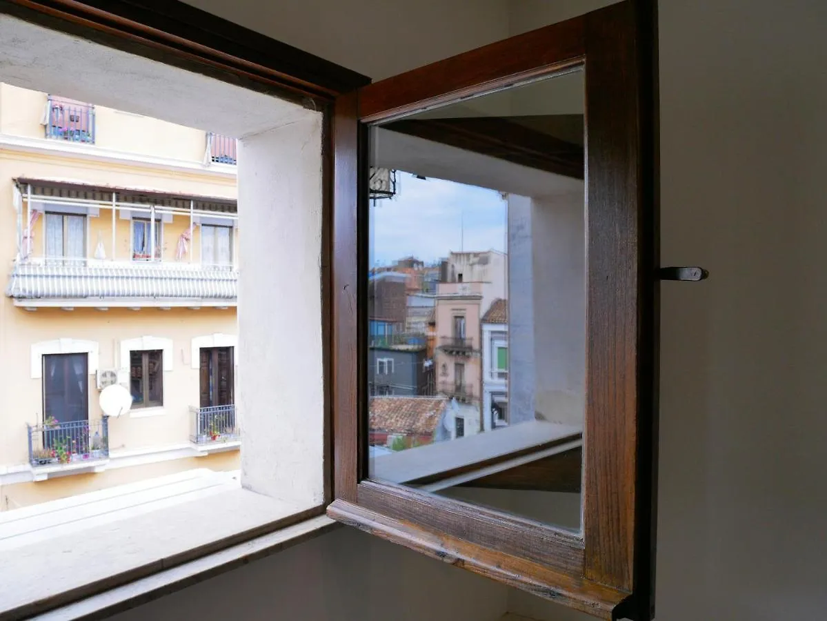 Ninetti Guest House - Apt Centro Storico Aeroporto di Catania Fontana Rossa