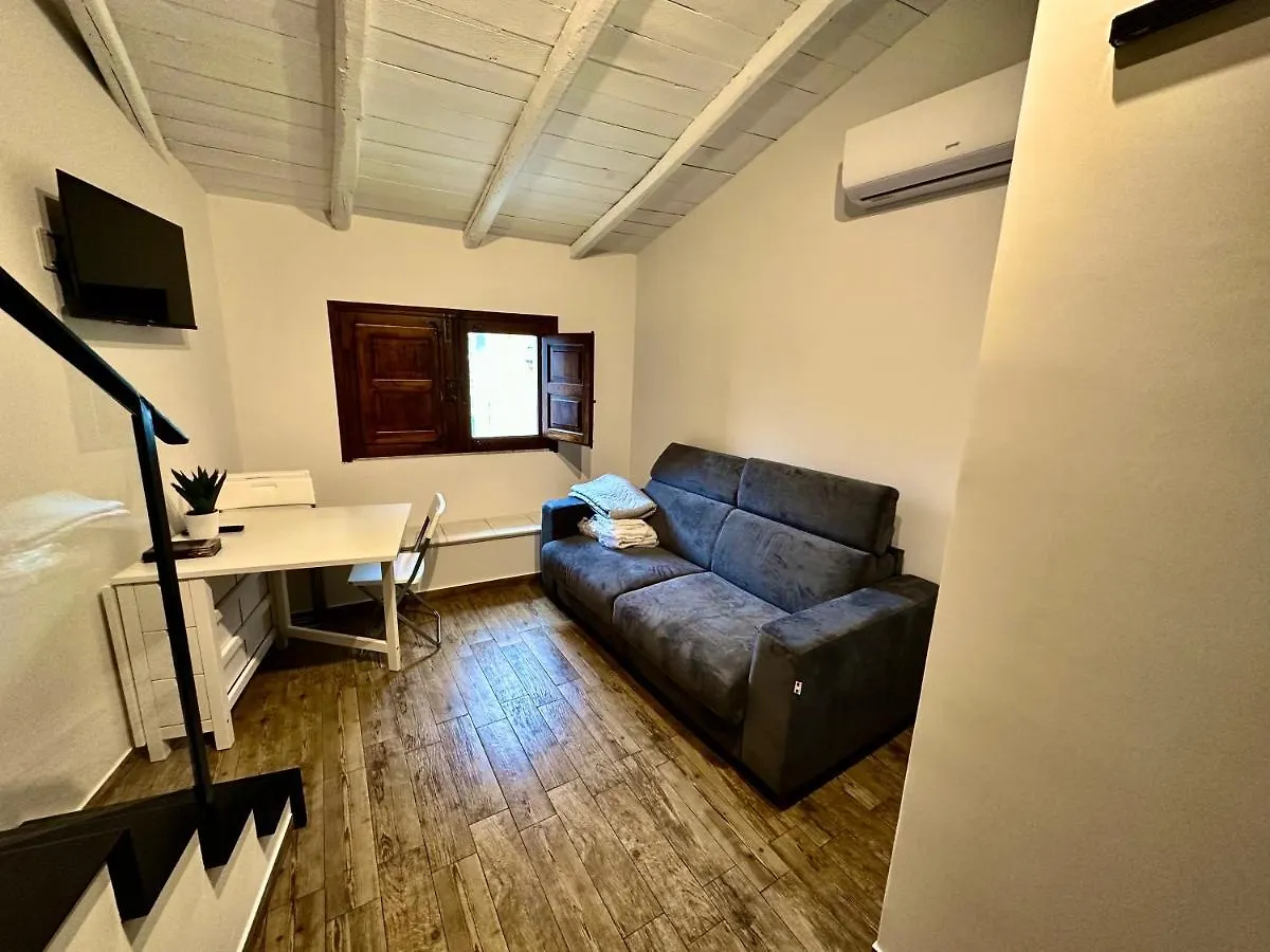 Ninetti Guest House - Apt Centro Storico Aeroporto di Catania Fontana Rossa 0*,